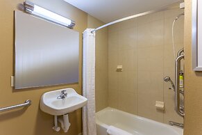 Candlewood Suites Airport by IHG