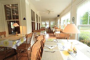 The Harbourview Inn