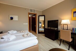 Lions Garden Hotel