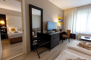 Lions Garden Hotel