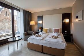 Lions Garden Hotel