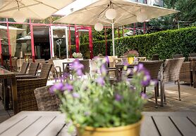 Lions Garden Hotel
