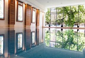 Lions Garden Hotel