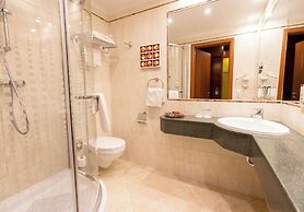 Lions Garden Hotel