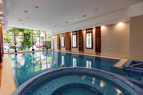 Lions Garden Hotel