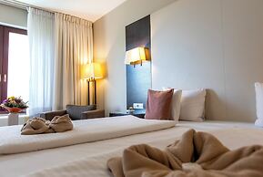 Lions Garden Hotel