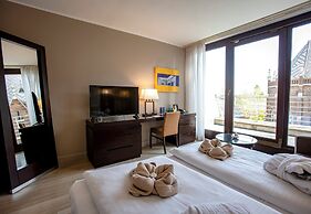 Lions Garden Hotel