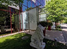 Lions Garden Hotel