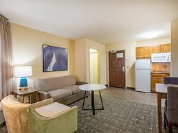 Staybridge Suites Milwaukee Airport South by IHG