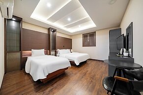 Incheon Airport Hotel June