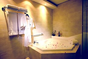 Thunderbird Resorts - Poro Point