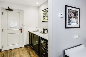 Hampton Inn & Suites Mobile- Downtown Historic District