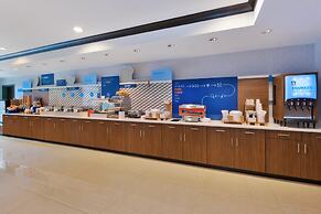 Holiday Inn Express & Suites Warminster - Horsham by IHG