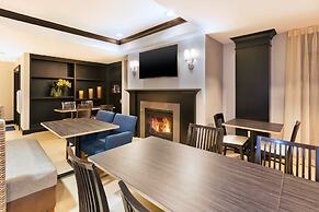 Holiday Inn Express & Suites Warminster - Horsham by IHG