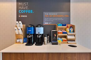 Holiday Inn Express & Suites Warminster - Horsham by IHG