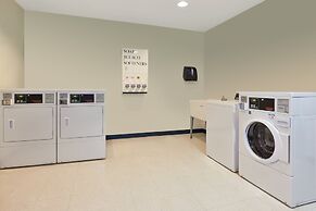 Holiday Inn Express & Suites Warminster - Horsham by IHG