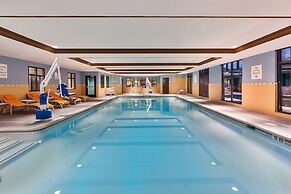 Holiday Inn Express & Suites Warminster - Horsham by IHG