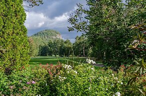 The White Mountain Hotel & Resort