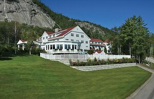 The White Mountain Hotel & Resort