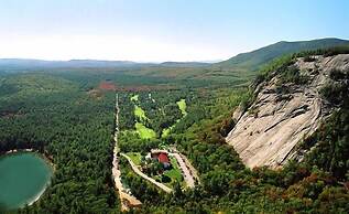 The White Mountain Hotel & Resort