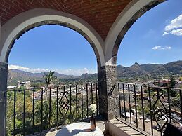 Posada del Tepozteco - Hotel & Gallery