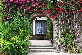 Posada del Tepozteco - Hotel & Gallery