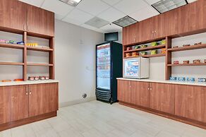 Holiday Inn Express & Suites, Lake Elsinore by IHG