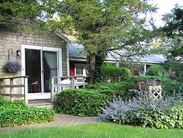 Allen Harbor Breeze Inn & Gardens