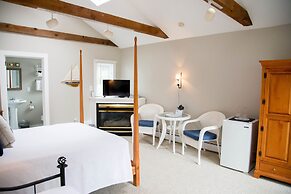 Allen Harbor Breeze Inn & Gardens