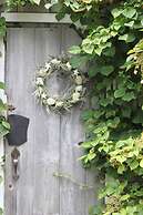 Allen Harbor Breeze Inn & Gardens