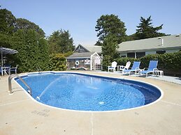 Allen Harbor Breeze Inn & Gardens