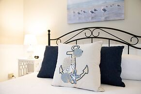 Allen Harbor Breeze Inn & Gardens