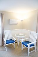 Allen Harbor Breeze Inn & Gardens