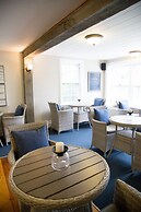 Allen Harbor Breeze Inn & Gardens