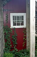 Allen Harbor Breeze Inn & Gardens