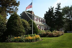 Allen Harbor Breeze Inn & Gardens