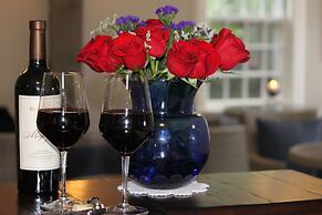 Allen Harbor Breeze Inn & Gardens