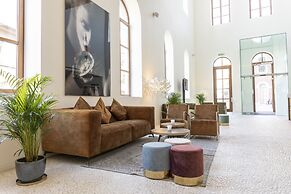 Eburon Hotel - Different Hotels