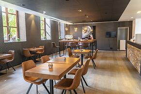 Eburon Hotel - Different Hotels