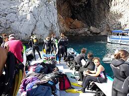 Hotel & Diving les Illes
