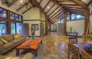 Hacienda La Pacífica Eco-Lodge
