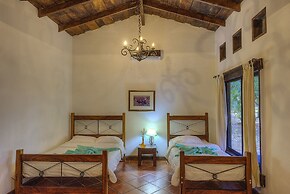 Hacienda La Pacífica Eco-Lodge