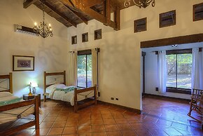 Hacienda La Pacífica Eco-Lodge