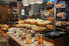 Mayang Sari Beach Resort