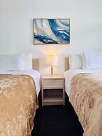 Foghorn Harbor Inn