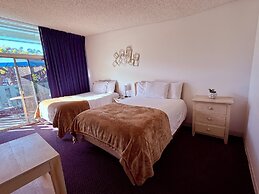 Foghorn Harbor Inn