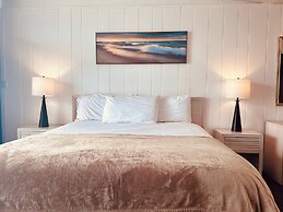Foghorn Harbor Inn