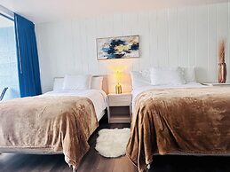 Foghorn Harbor Inn