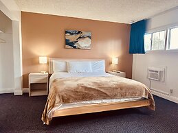 Foghorn Harbor Inn