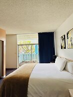 Foghorn Harbor Inn